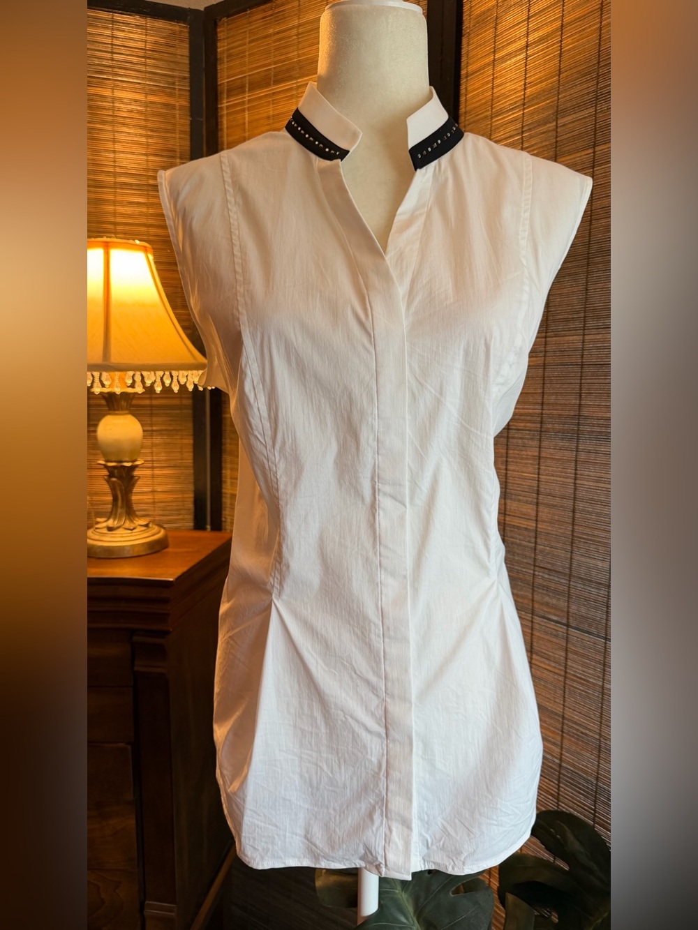 Misook L White Sleeveless Blouse 71% Cotton Black Studded Collar